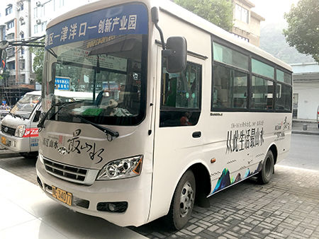 与清江山水签订的公交车广告安装完成(图6)